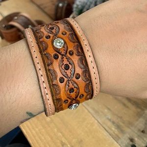 Leather bracelet
